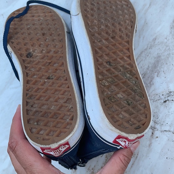 Boys hi top Shark Vans size 4.5 - Picture 3 of 4
